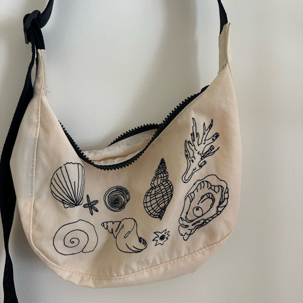 Baggu small crossbody: embroidered shells
